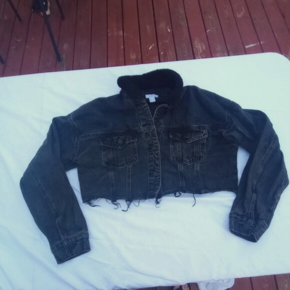 Forever 21 Black Cropped Denim Jacket Size Medium Vintage Vibes Streetwear